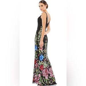 MAC DUGGAL - FLORAL EMBELLISHED SPAGHETTI STRAP GOWN